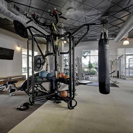 Vibrant Downtown Studio Wifi Pool Gym Сан-Антонио Экстерьер фото
